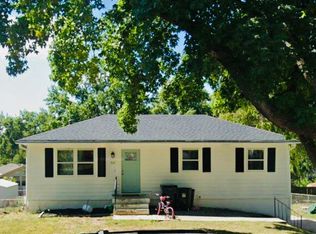 517 NE Sunnybrook Dr, Blue Springs, MO 64014