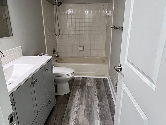 3rd image of 48536 Sugarbush Rd