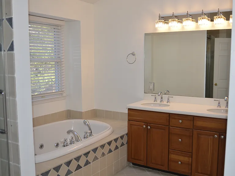 368 Hoyt St — Photo 38