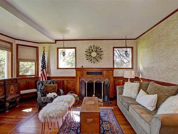 2nd image of 3105 N Wellington Pl
