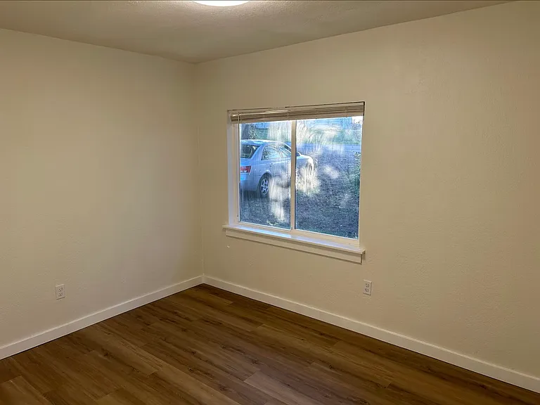 1491 Russell Ave SE — Photo 5