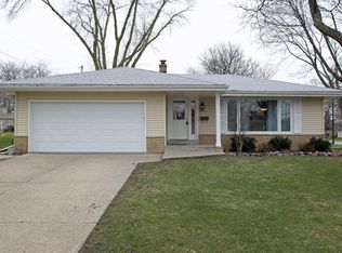 5201 Raven Dr, Greendale, WI 53129