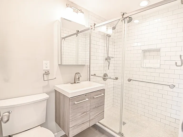 493 E 4th St #3 — Photo 7