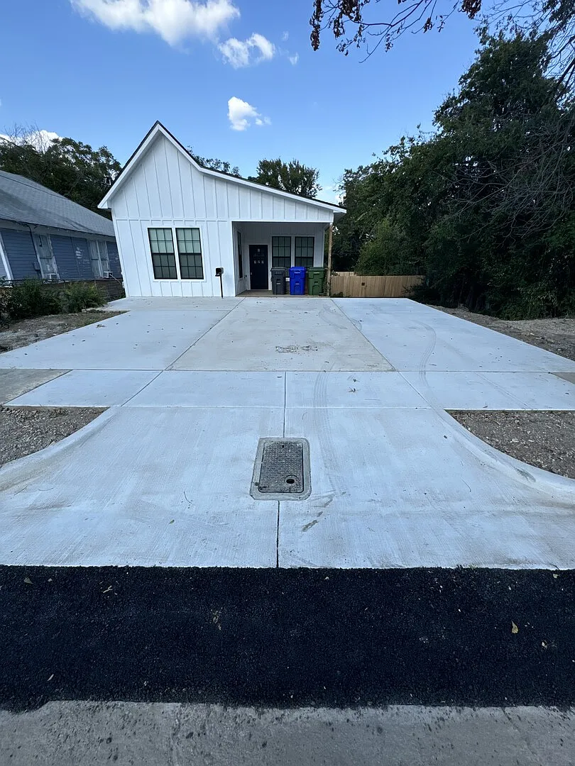 Single family house near Silo — Photo 1