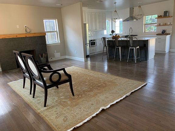 5th image of 442 Oak Park Dr