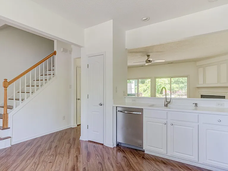 306 Orchard Park Dr — Photo 6