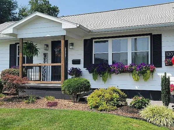 1307 N Jefferson St, Robinson, IL 62454
