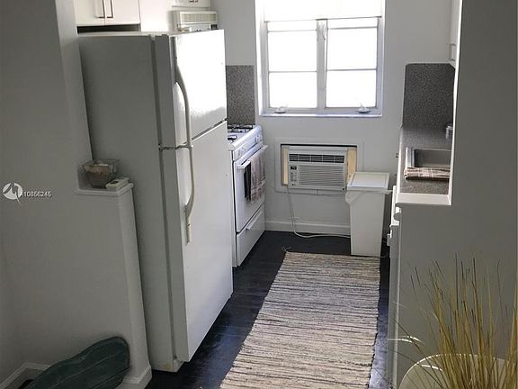 3rd image of 1611 Euclid Ave APT 16