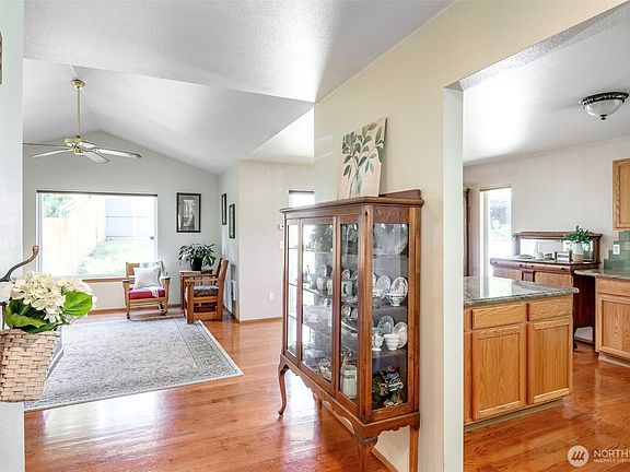 3rd image of 17607 Vine Lane SE