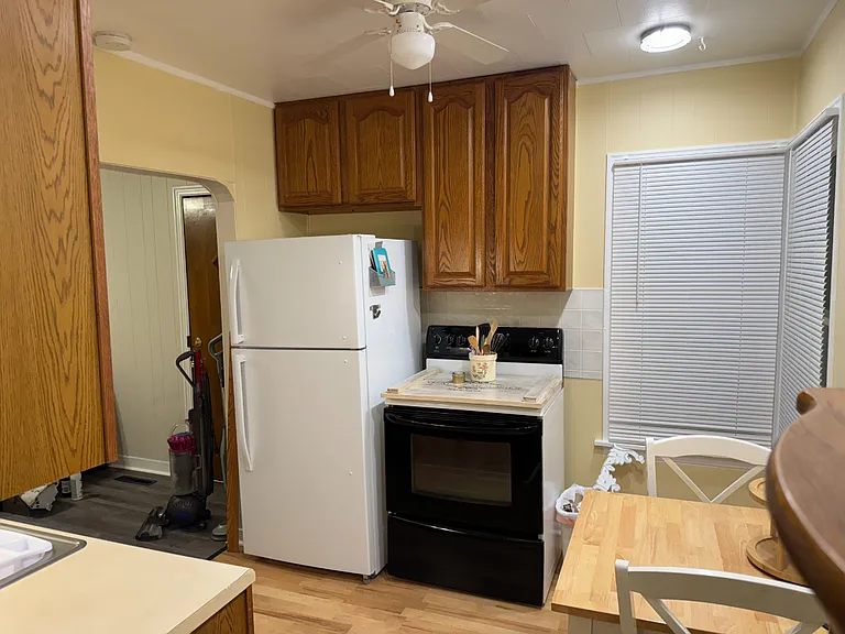 517 Baldwin St — Photo 3