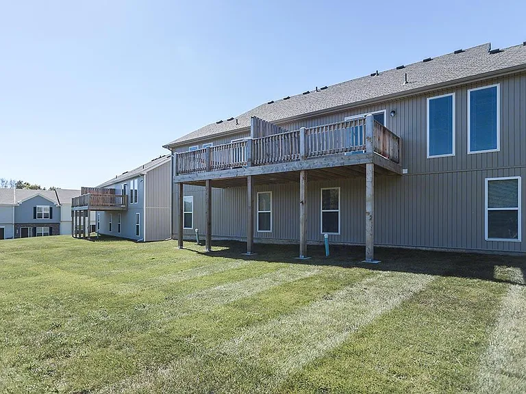 Parkway Oaks Townhomes and Duplexes — Photo 32