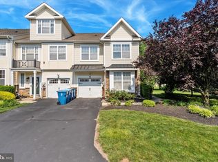 17 Old Cedarbrook Rd, Wyncote, PA 19095