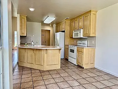 806 Almoo St — Photo 7