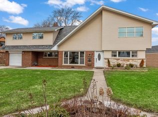10946 S Komensky Ave, Oak Lawn, IL 60453