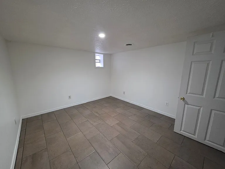 398 E South St — Photo 10