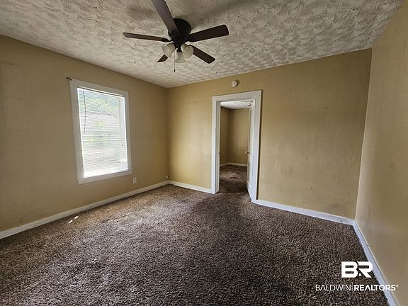 5th image of 2253 Barlow St