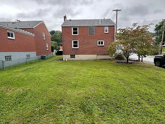 4th image of 1701 Lincoln Way
