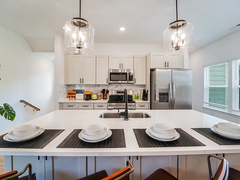 1211 Lomax Ave — Photo 10