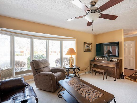 5th image of 803 Dogwood Ln