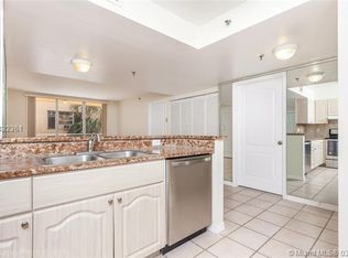 2642 Collins Ave APT 209, Miami Beach, FL 33140