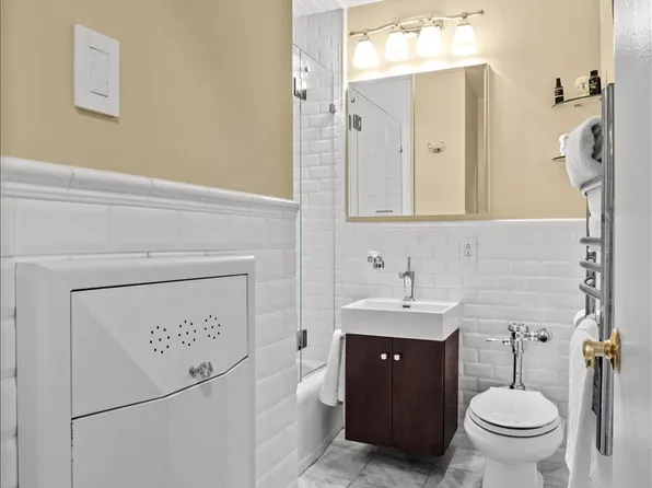 2575 Palisade Avenue image 20 of 30