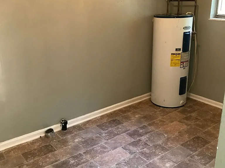 1351 Stephen Foster Dr — Photo 3