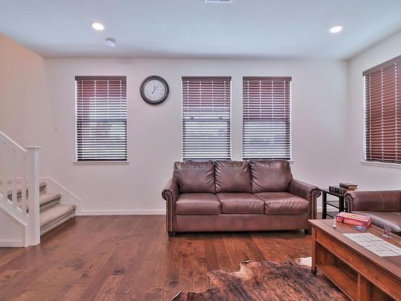 5th image of 1012 Giacomo Ln