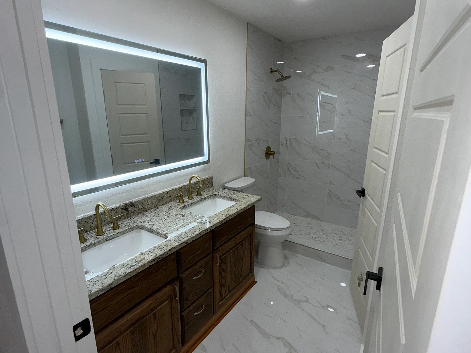 3 bed, 925 sqft, $2,300 — Photo 3