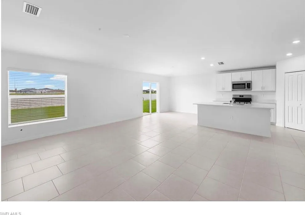 4 bed, 2.0 bath, 1817 sqft, $2,200 — Photo 3