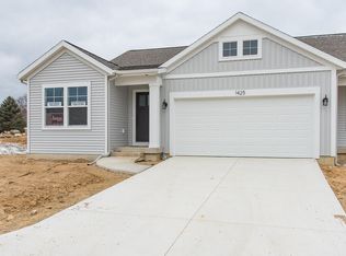 1425 N Village Cir, Kalamazoo, MI 49009