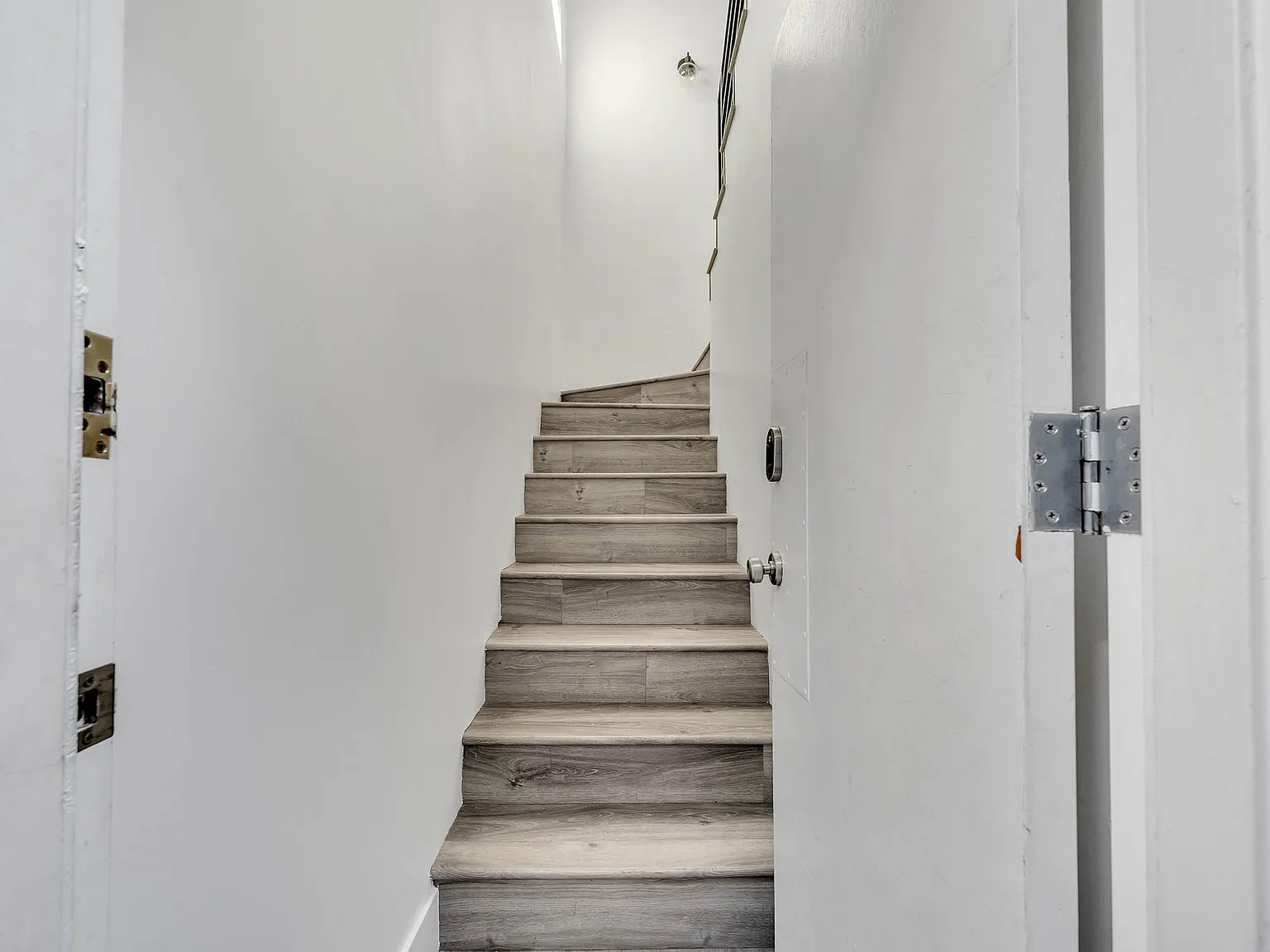 1 bed, 1.5 bath, 900 sqft, $6,200 — Photo 4