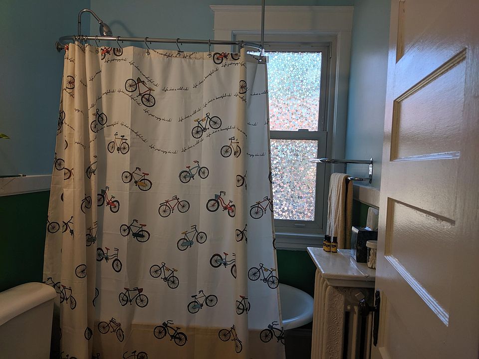 Bathroom. Claw foot tub included!