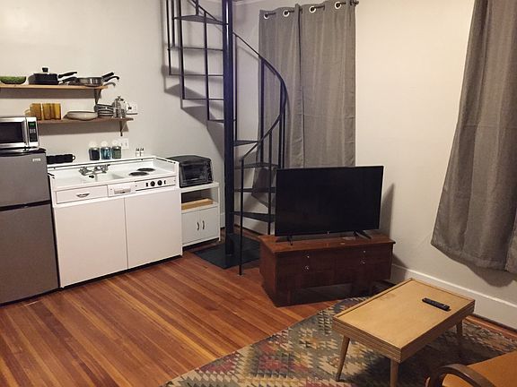 Living area/ Kitchenette