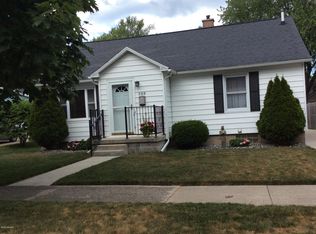 388 7th St, Manistee, MI 49660