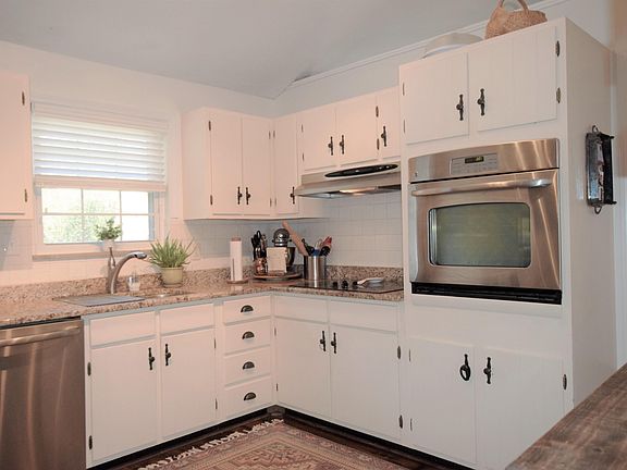 4th image of 501 Lake Forest Dr