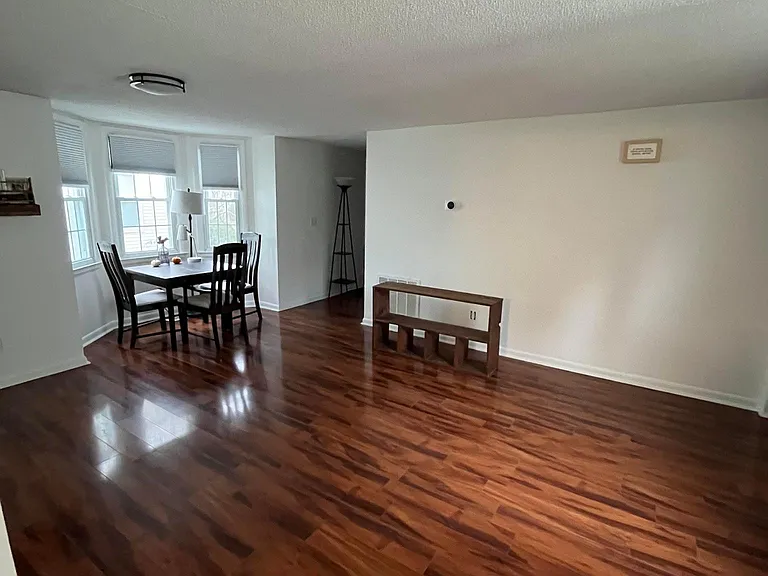 100 Meadowbrook Rd #1 — Photo 2