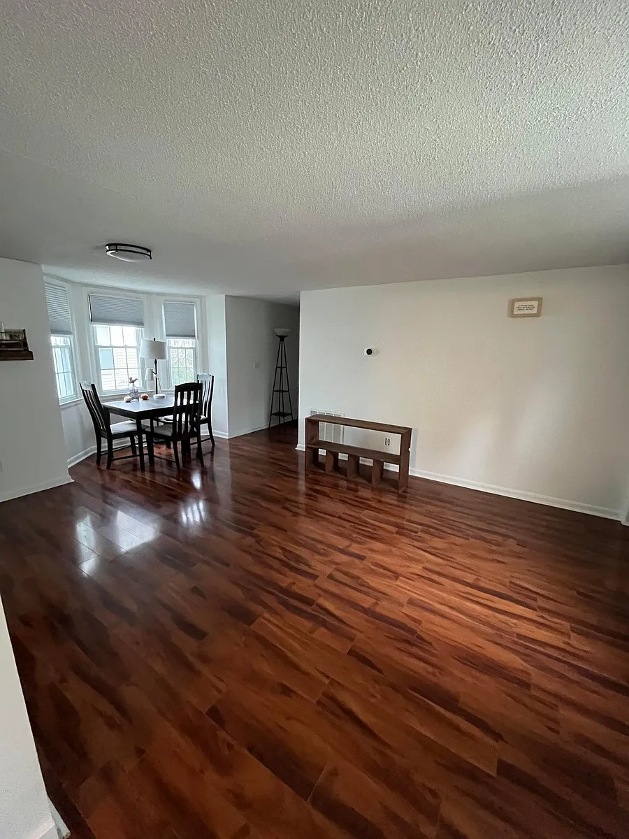 Building Photo - 100 Meadowbrook Rd #1