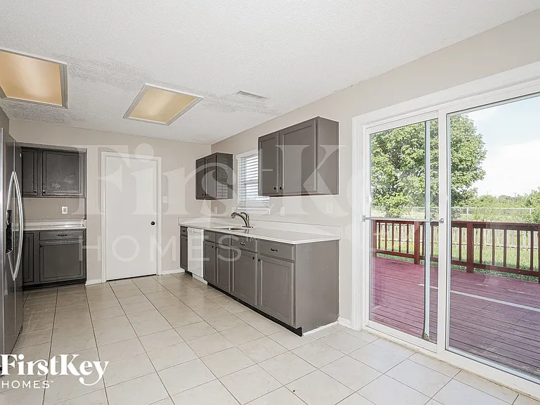 11 Atherton Ct — Photo 5