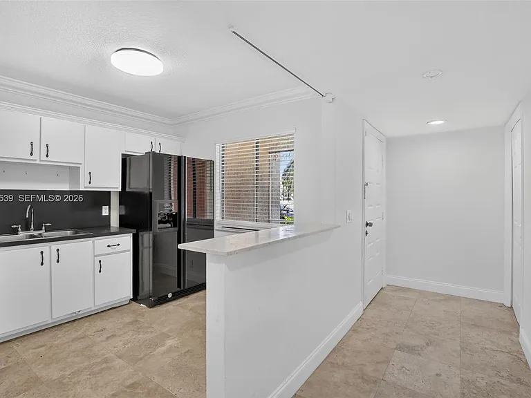 359 Lakeview Dr #102 — Photo 4