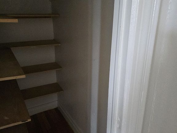 4th image of 434 52nd St #4