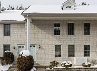 19 Mansion Woods Dr #C, Agawam, MA 01001