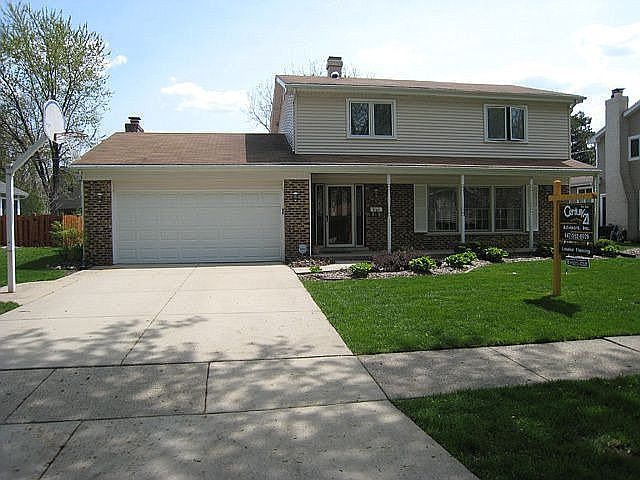 Nicely maintained exterior!