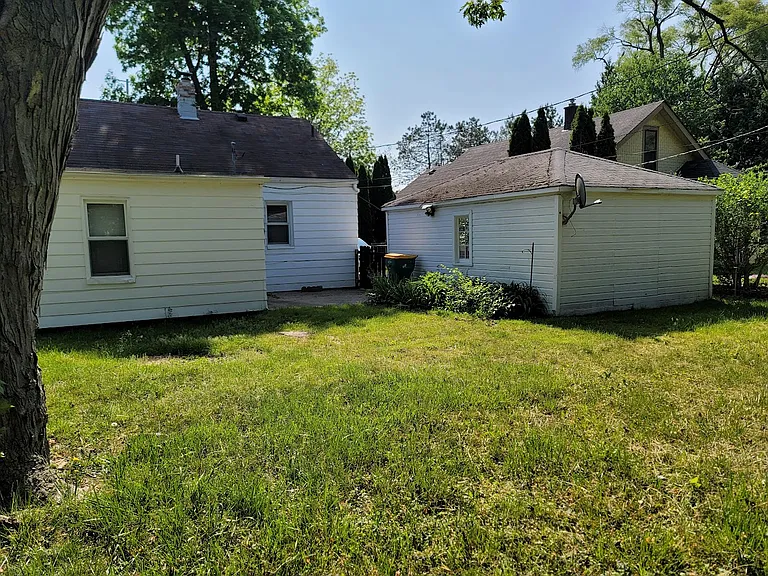 21395 Oxford Ave — Photo 39