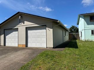 853 N Cloverleaf Loop, Springfield, OR 97477