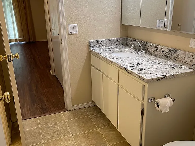 17 Lindsay Ln — Photo 7