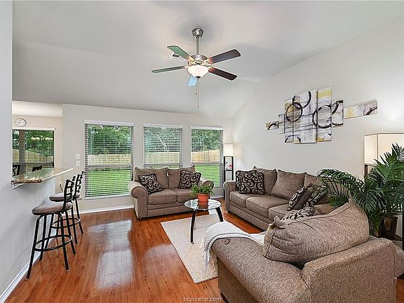 3rd image of 5248 Sagewood Dr