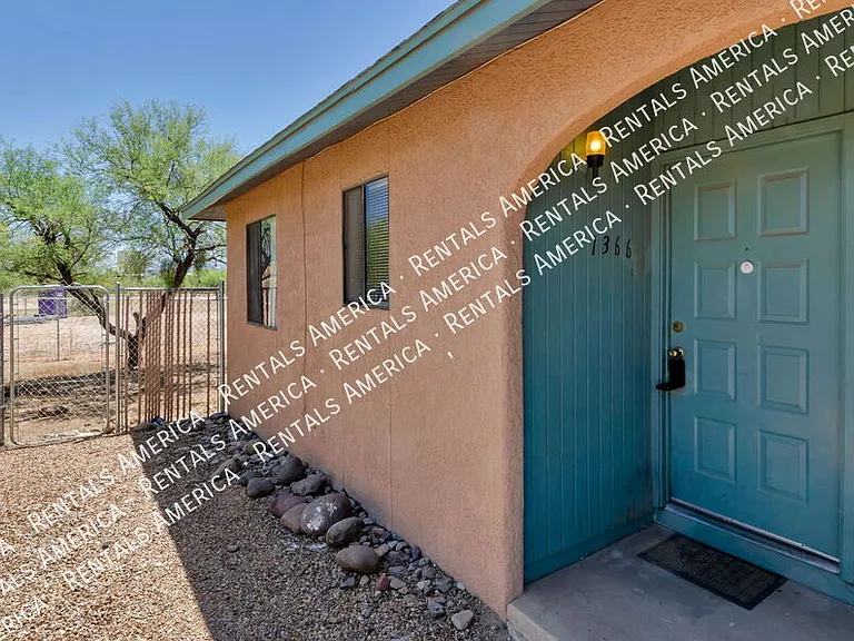 1366 N Riverview Blvd — Photo 10