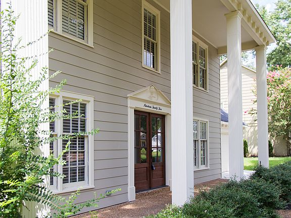 2nd image of 1925 Thorncroft Dr