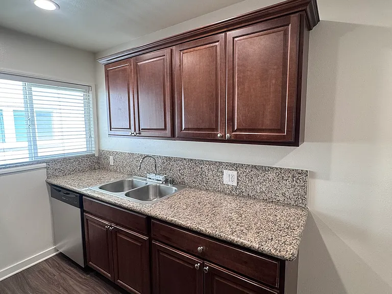 1550 Woodruff Ave #4 — Photo 6