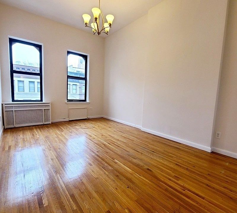 2nd image of 148 W 75th St APT 4A